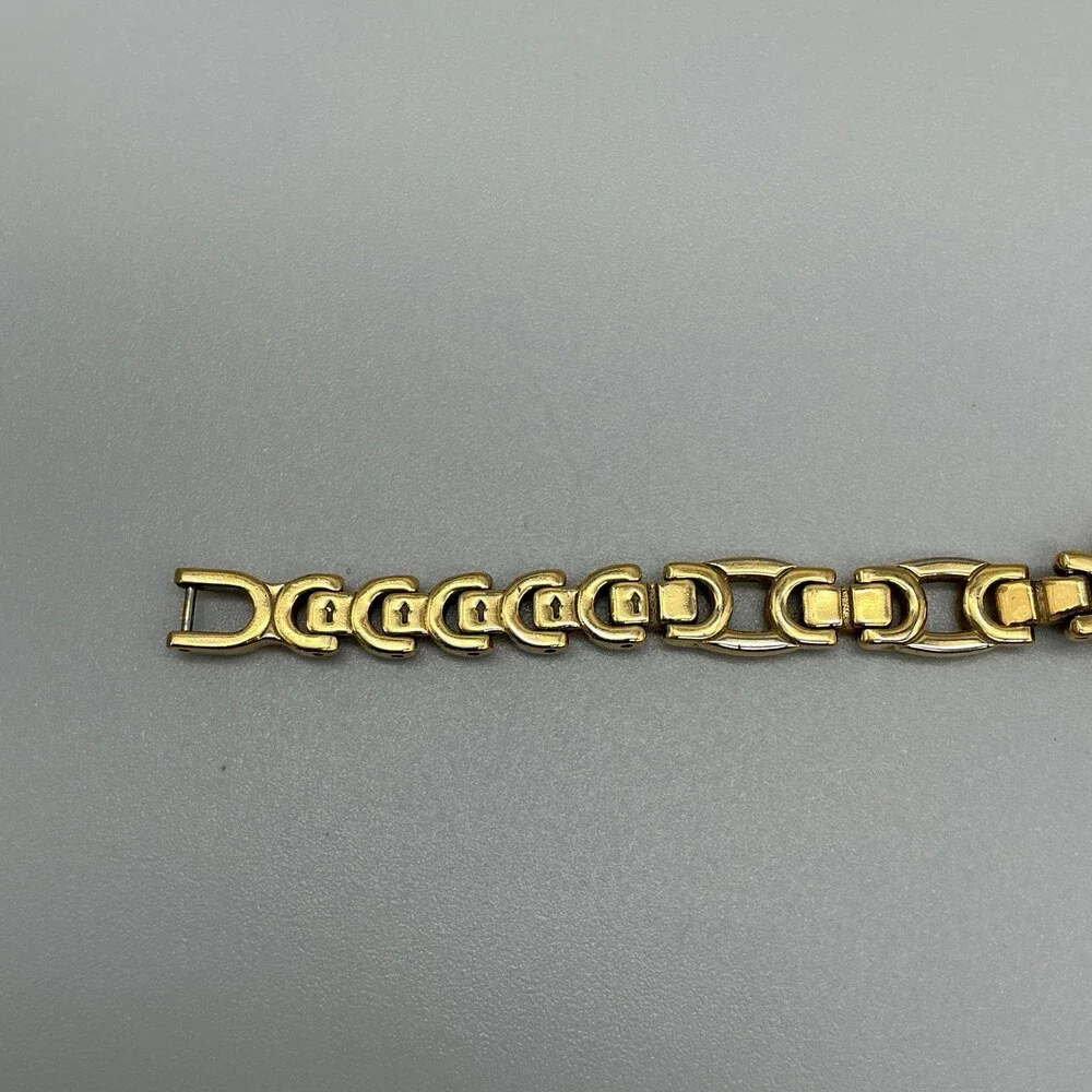 Caravelle By Bulova Womens Watch 16mm Gold Tone Oval Dial New Battery 7.75
